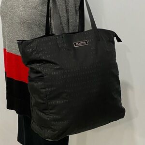 Kenneth Cole Reaction tote bag with coordinating coin purse. Black, Two straps